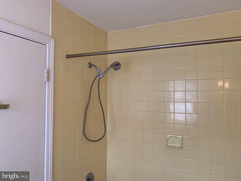 1209 Locust St #3F — Photo 13