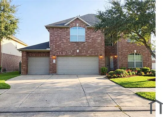 6 bed, 3094 sqft, $3,600 — Photo 2