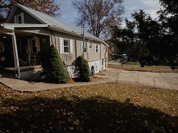 4th image of 1066 Cedar Crest Dr