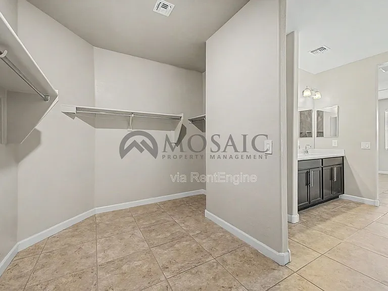 10617 S 54th Ln — Photo 16