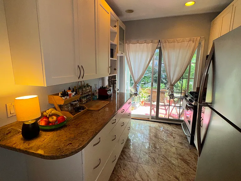 388 Burns St #1 — Photo 9