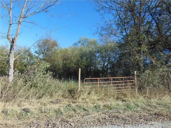 27425 S Hillside Rd, Harrisonville, MO 64701