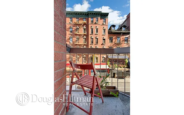 Rented by Douglas Elliman | media 24