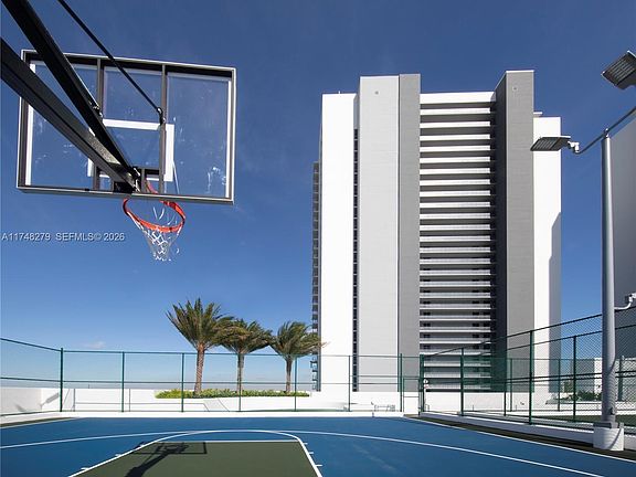 5th image of 16385 Biscayne Blvd #1221