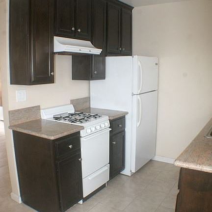 3rd image of 1640 Colby Ave #18