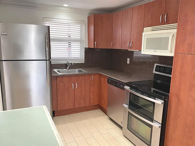 9411 Evergreen Pl #302 — Photo 16