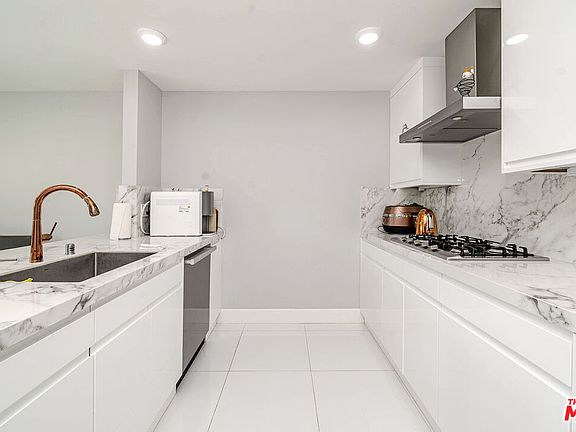 4th image of 4925 Wilshire Blvd APT 302