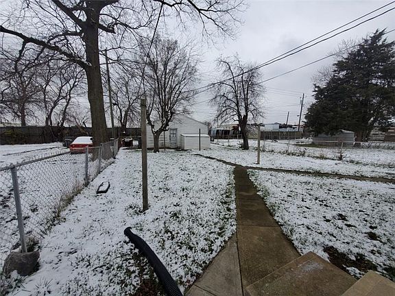 3rd image of 2426 N Columbia Ave