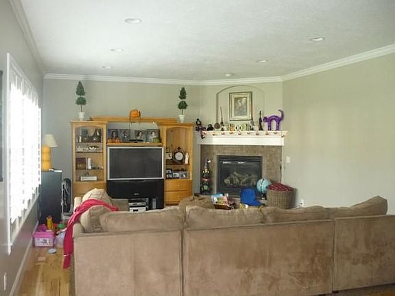 4th image of 1207 E Black Fox Ct