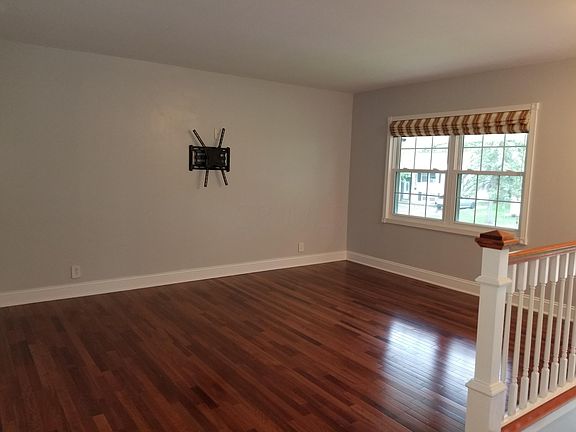 5th image of 447 Canfield Dr