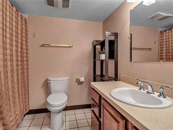 5th image of 7 Southcreek Ct Unit 7A