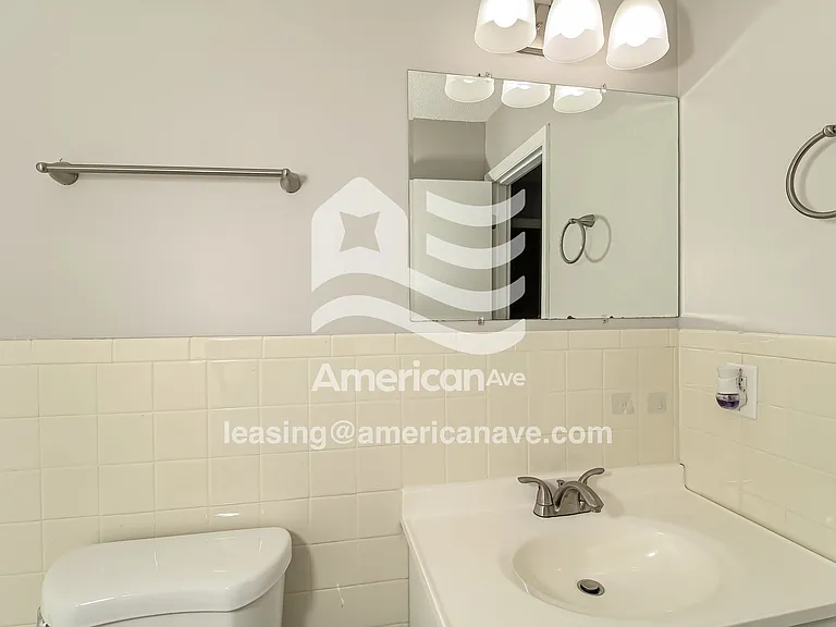 1176545_012_bathroom_13698745.jpg