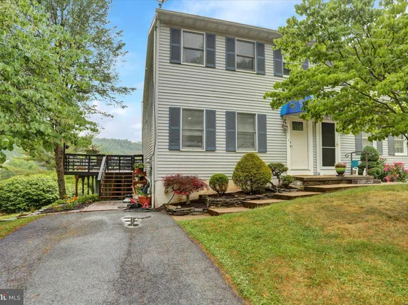 431 Grove Ave, Mohnton, PA 19540