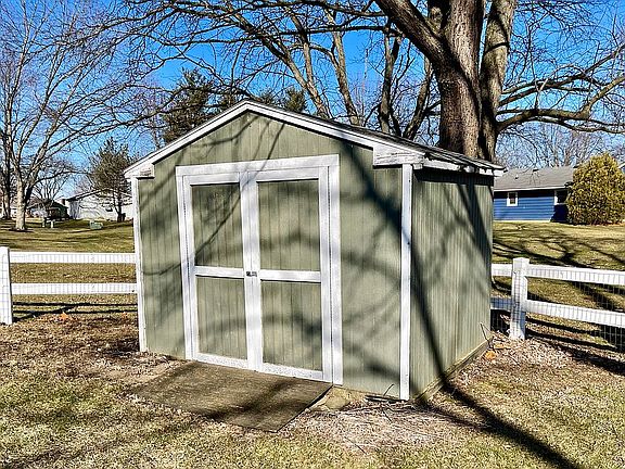 4th image of 102 Old Farm Trl