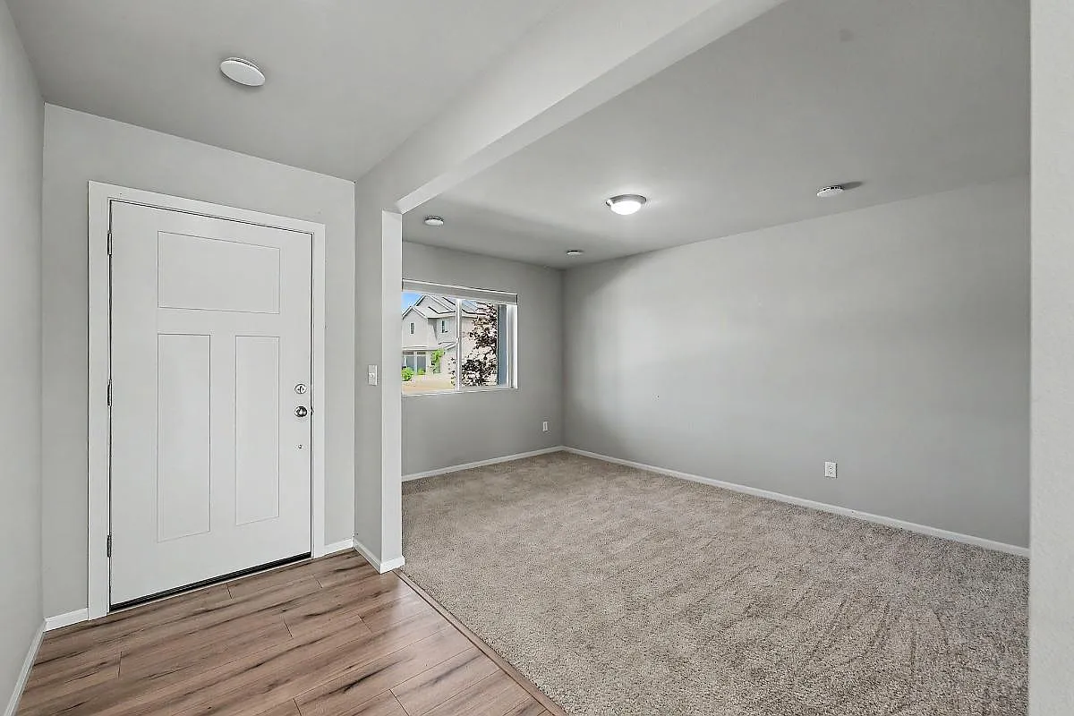3 bed, 2.5 bath, 2437 sqft, $2,950 — Photo 4