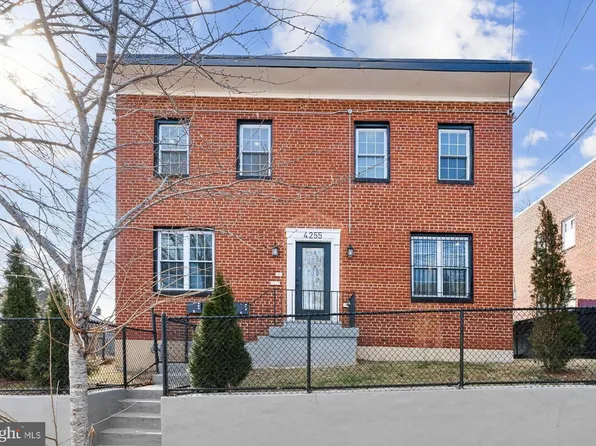 4255 Eads St NE, Washington, DC 20019