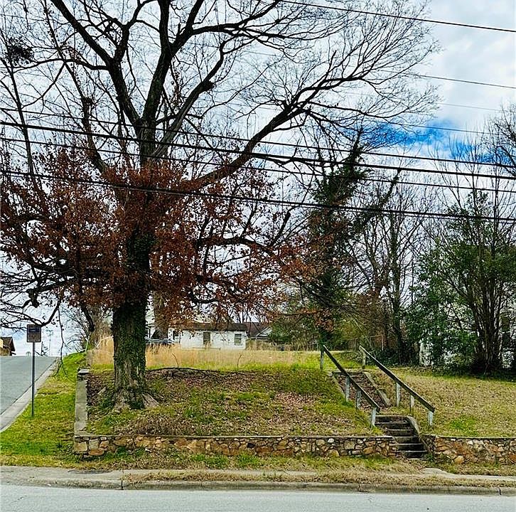 1st image of 2367 N Patterson Ave #12
