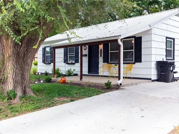 616 N Independence St, Pleasant Hill, MO 64080