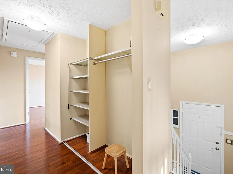 8469 Rippled Creek Ct — Photo 13