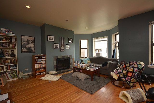 1st image of 928 W Belle Plaine Ave