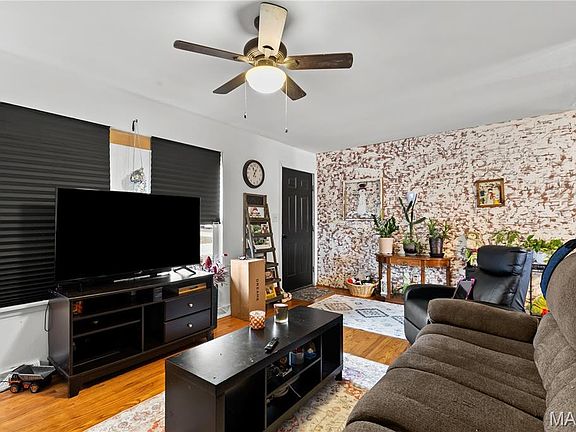 4th image of 702 1st St