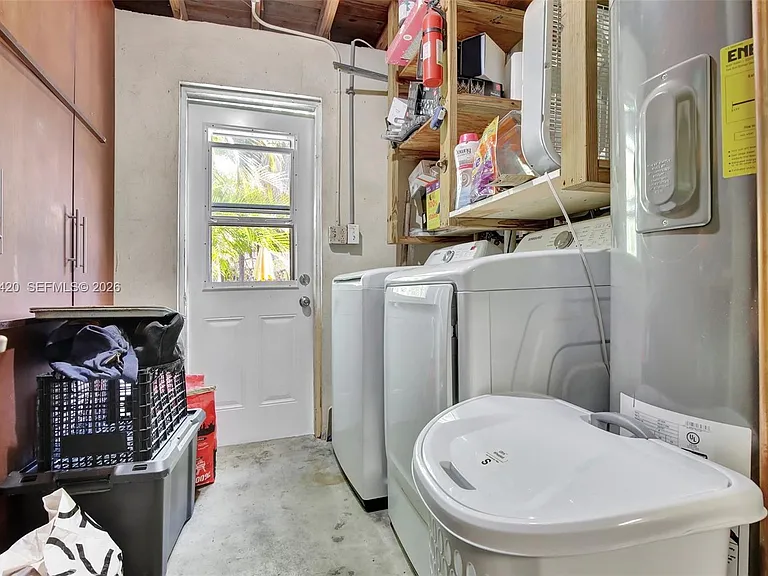 1523 Dewey St — Photo 32
