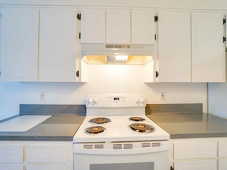 Westwood Apartments — Photo 15