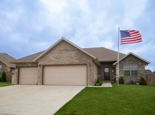 673 N Maplewood Hills Rd, Nixa, MO 65714