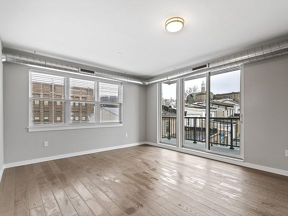 2nd image of 4649 Umbria St #205