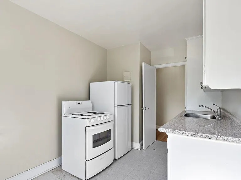 19 Engelhart Cres #64-68 — Photo 6