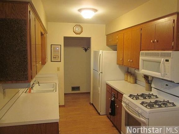 2nd image of 717 Iona Ln