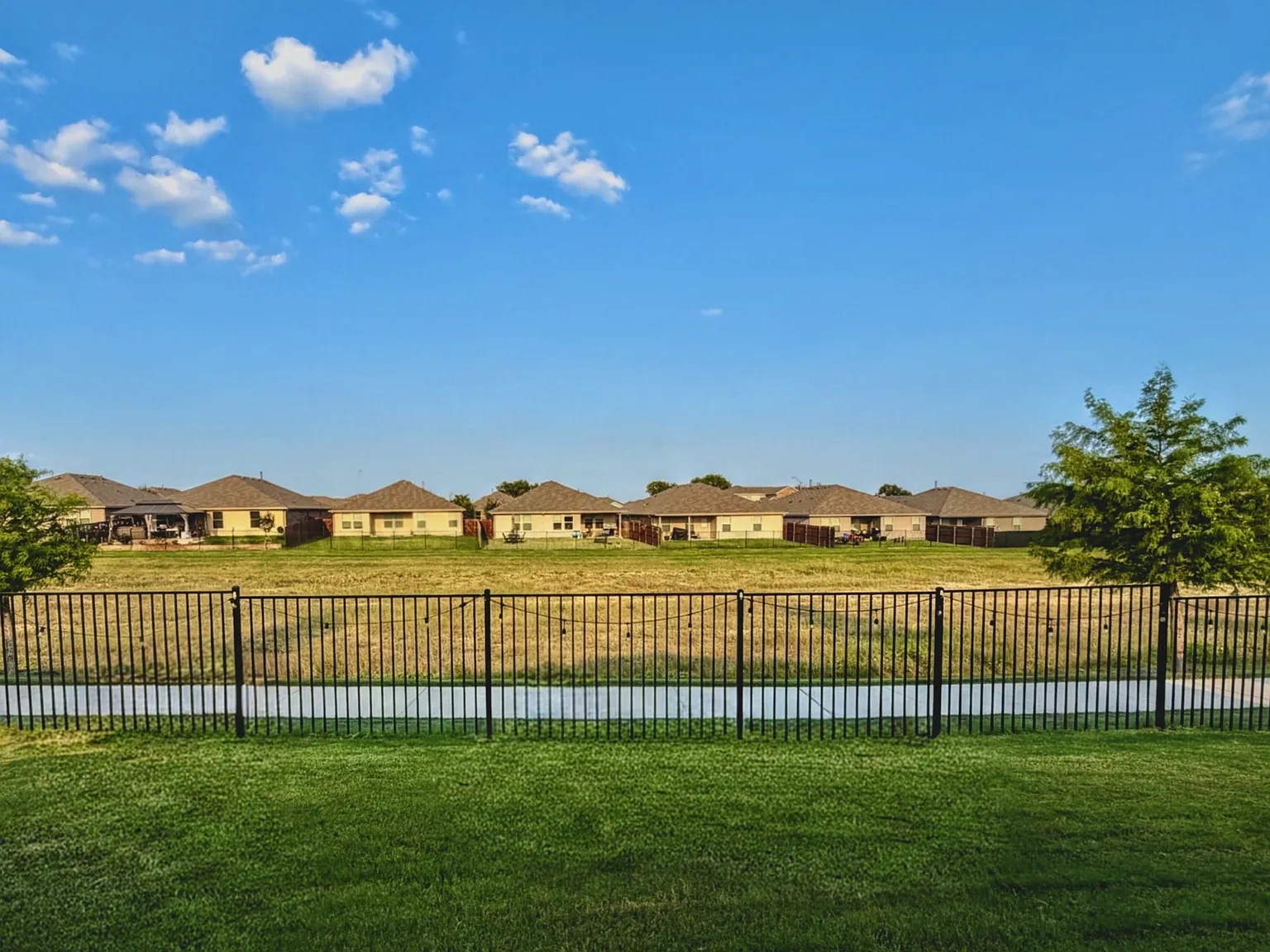 4 bed, 2081 sqft, $2,450 — Photo 2