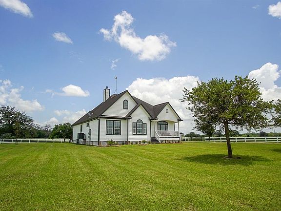 3rd image of 16311 Majestic Oaks Dr