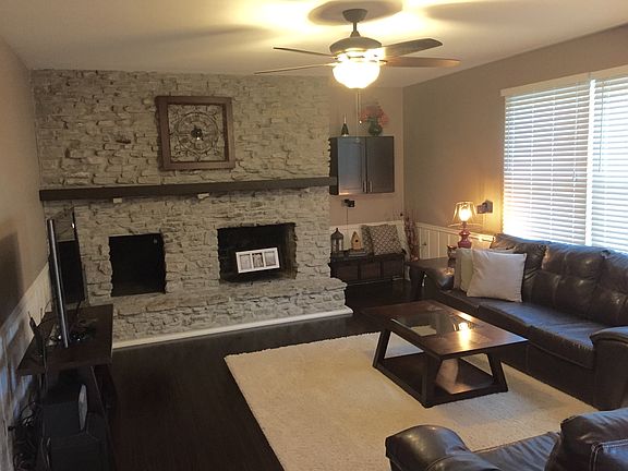 3rd image of 1010 Woodbridge Ln
