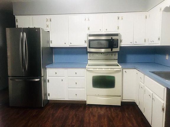 4th image of 33 Wellington Ave