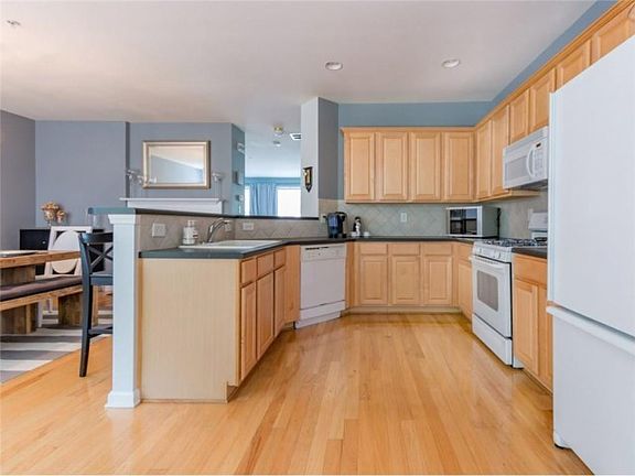 3rd image of 4723 Creekside Villas Way SE