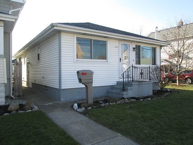 1st image of 221 Warsaw St
