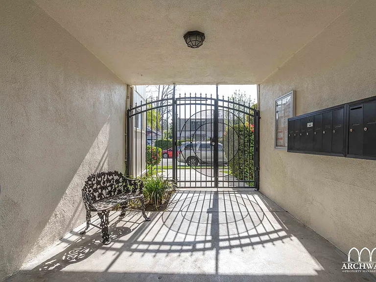10725 Acama St — Photo 62