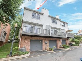 122 Panorama Dr, Edgewater, NJ 07020