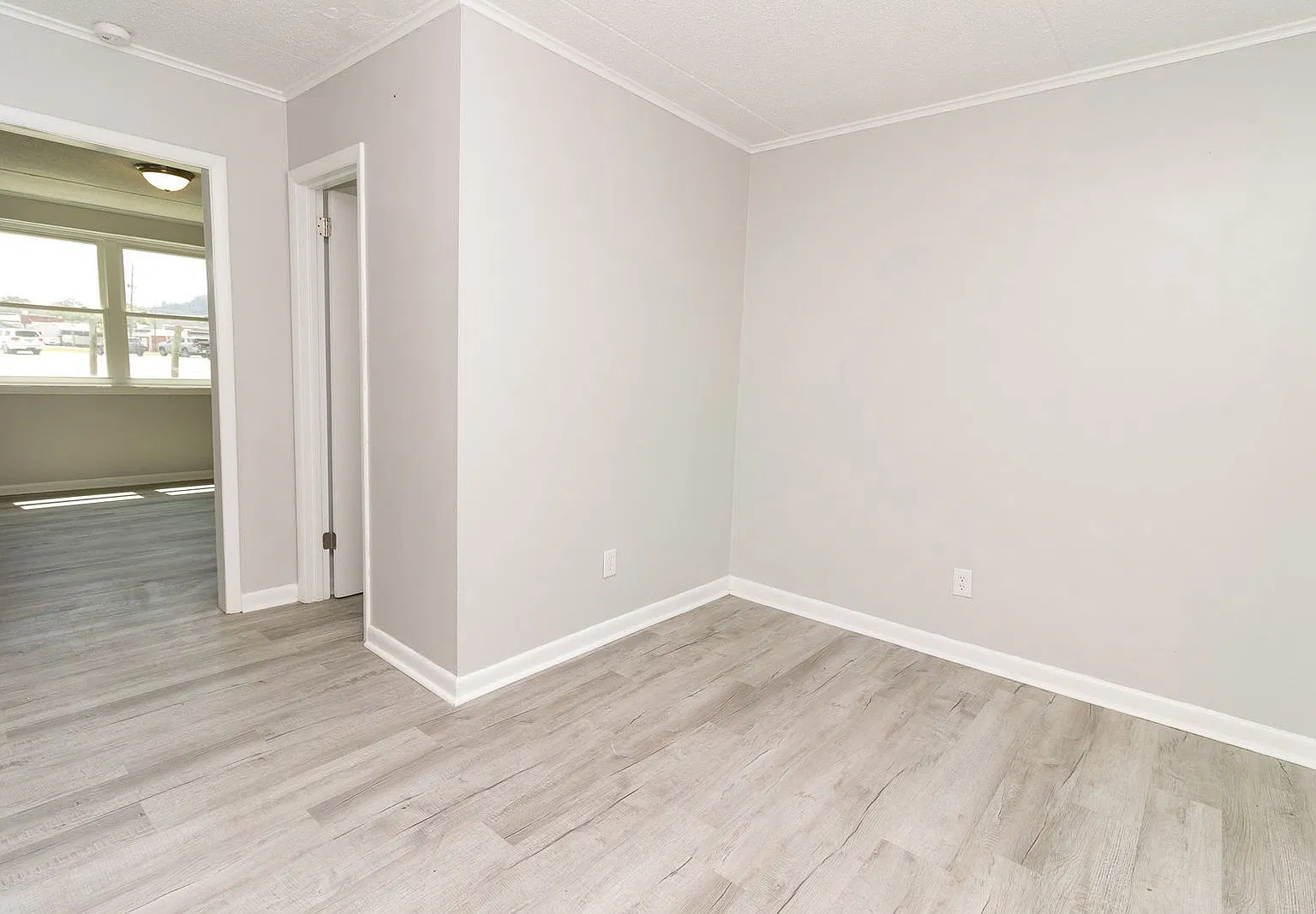 2 bed, 1.5 bath, 950 sqft, $1,050 — Photo 3