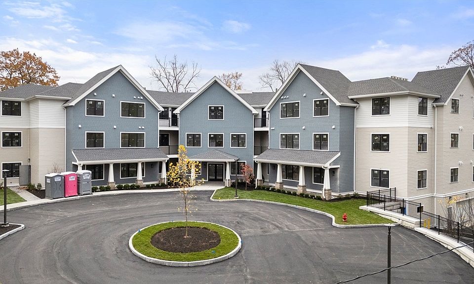 1st image of 16 Stearns Rd #207