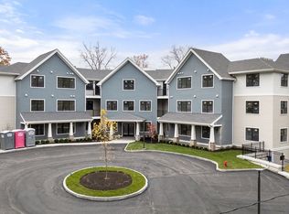 16 Stearns Rd #104, Wellesley, MA 02482