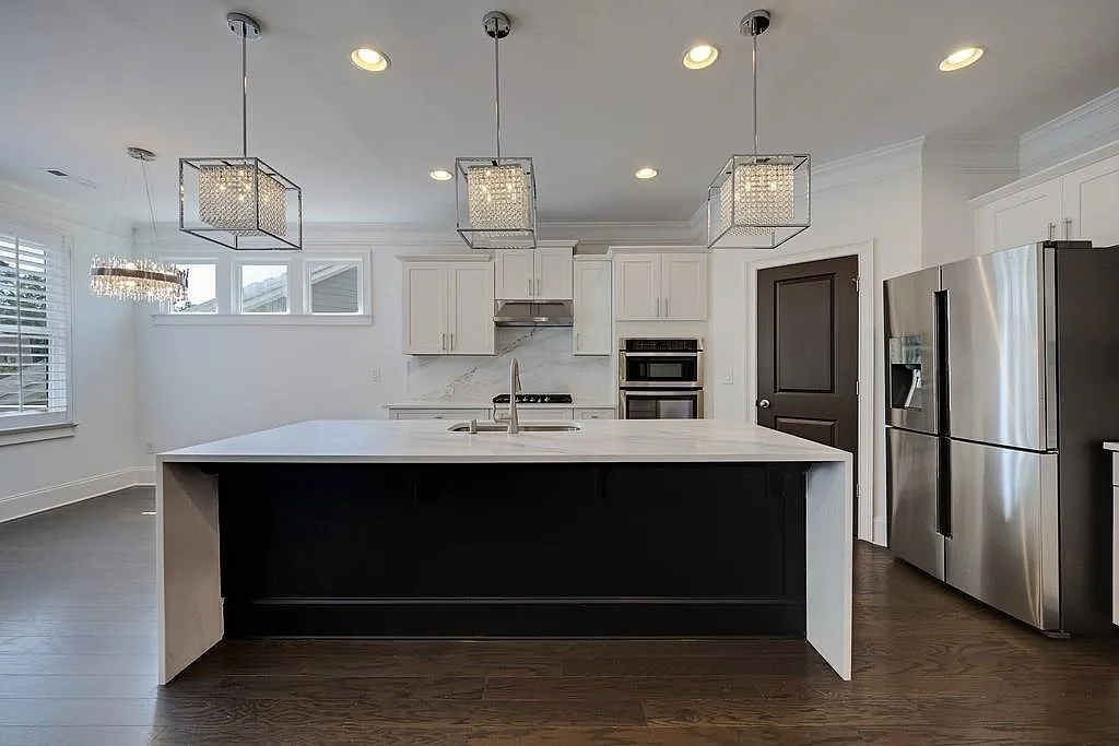 4 bed, 4.5 bath, 4140 sqft, $5,500 — Photo 3