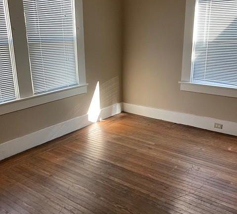 4th image of 2608 Franklin Blvd