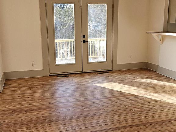5th image of 558 Carrol Dr