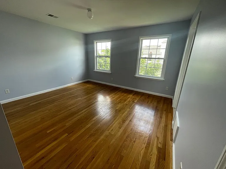 3 Montrose Ave #2 — Photo 14