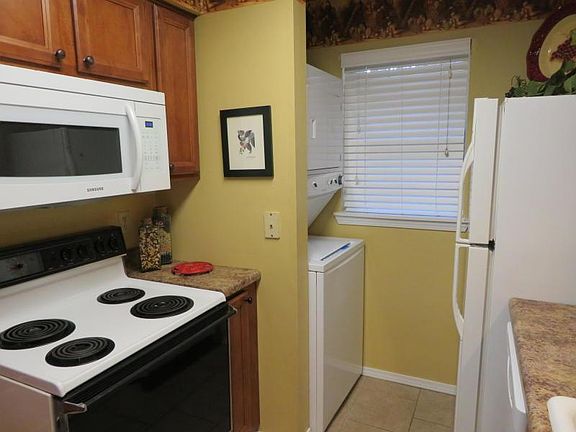 4th image of 250 Berry Dr #1