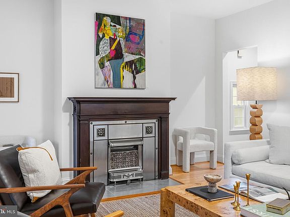 5th image of 320 Laverne Ave
