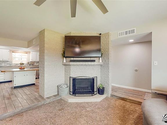 4th image of 2290 E Lorie Ln