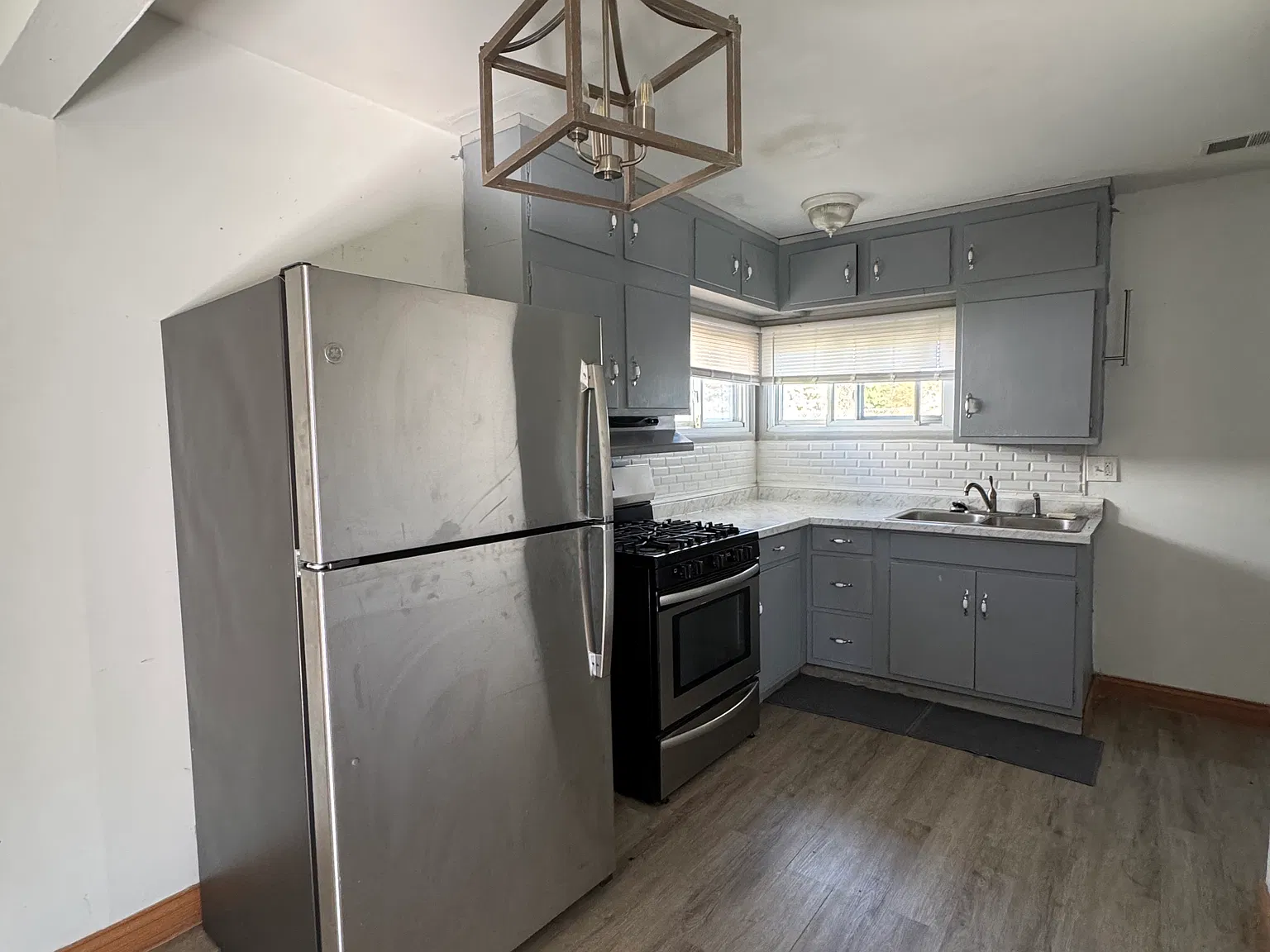 3 bed, 1128 sqft, $1,300 — Photo 2